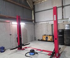 Brand new 2 post 4 ton car/van lift