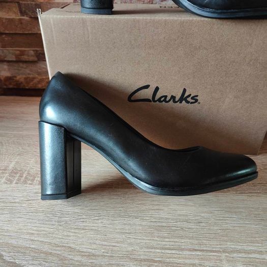 Genuine leather Clarks Freva85 Court Shoes, size 6