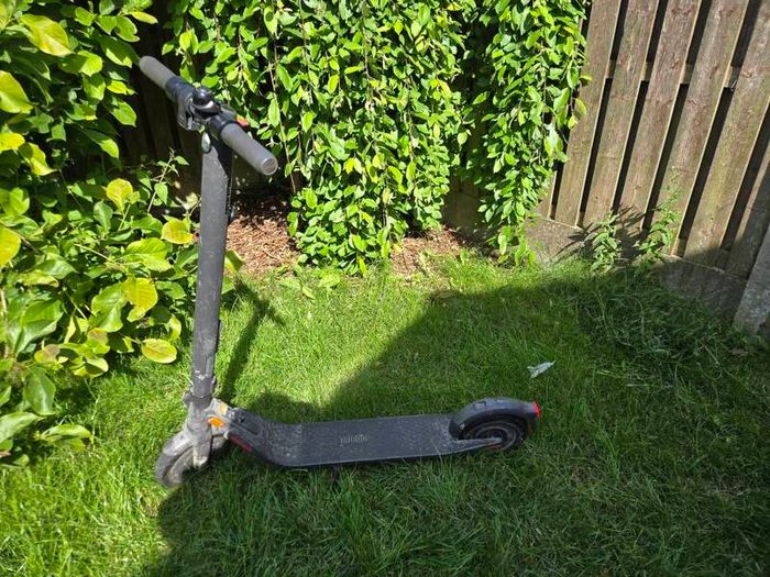 Ninebot E25E scooter