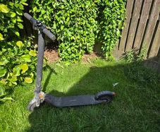 Ninebot E25E scooter