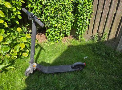 Ninebot E25E scooter