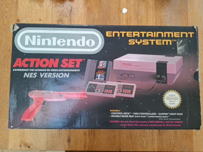 Nintendo NES Action Set Console  Complete In Box w/ Mario Duck Hunt & Zapper
