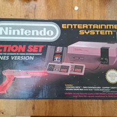 Nintendo NES Action Set Console  Complete In Box w/ Mario Duck Hunt & Zapper