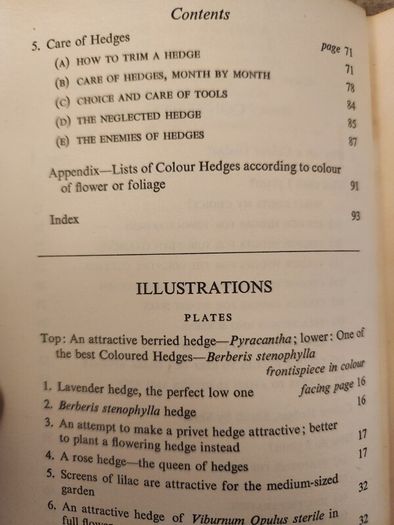 Colour Hedges. By J.l. Beddal.n.d.h. Published By The Gardening  Book Club London. First Editions  1953. Hardback In Good Condition. 36.