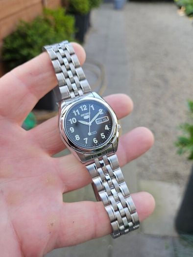 Watch Seiko 5 Automatic.