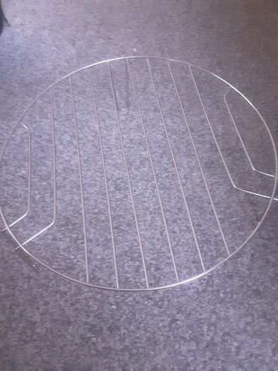 Bakeware/Chicago Metallic 12 Hole Mini Muffin Tin with Loose Bases/Cupcake Tray/Two Sponge Cake Trays/Cooling Rack .. Price is Now 33.00euro all 5 pieces