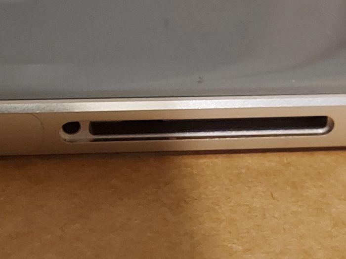 LG G6 mobile phone, 32GB, sim tray missing, excellent cosmetic condition otherwise