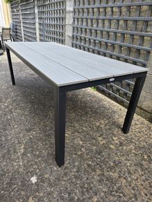 Garden table seats 6/8