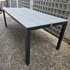 Garden table seats 6/8
