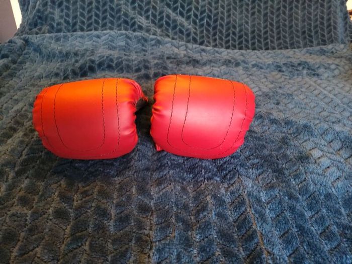 Boxing glove and pad bundle