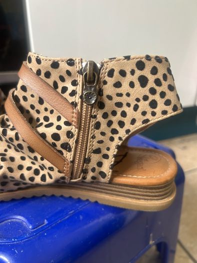 Blowfish Malibu size 5 sandals