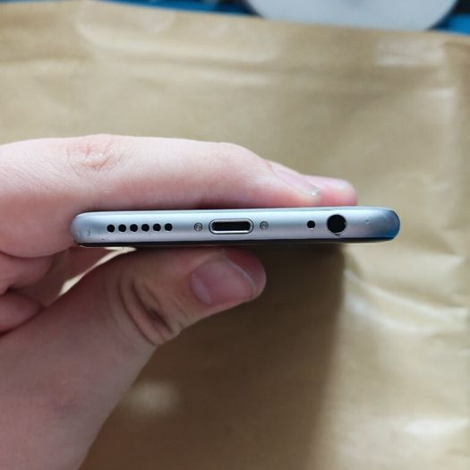 Apple iPhone 6s - 32GB - Space Gray - Cracked Screen - 3 Network - Activation Locked (For Parts / Repair)