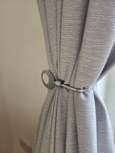 90 x 90 Curtains and Fittings.