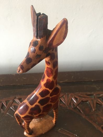 Beautiful crafted giraffe (12")