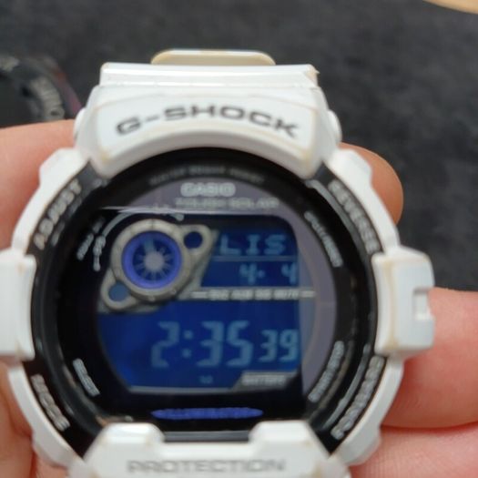 Vintage White G-shock 8900 Series Tough Solar Negative Black Screen