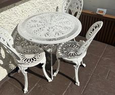 garden table & chairs