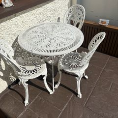 garden table & chairs