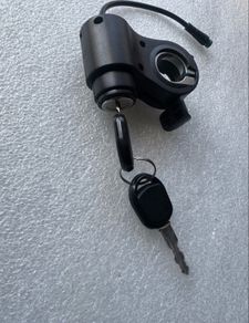 Throttle Accelerator Switch with Key For Kukirin G2 Max/G2 Pro Electric Scooter 5-Pin Throttle Switch Lock  Accessory (Throttle ignition and keys )