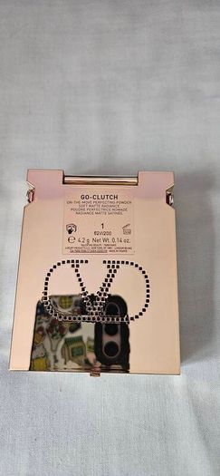 Valentino Star Studs Edition Set Go Clutch Perfecting Powder 01 in very light & mini Lipstick 219A.