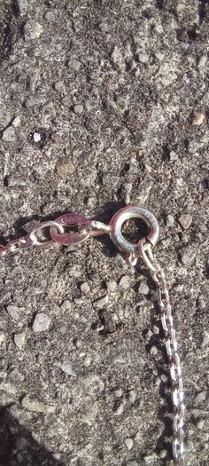 Vintage jewelry is sold individually for 5 to 10 euros