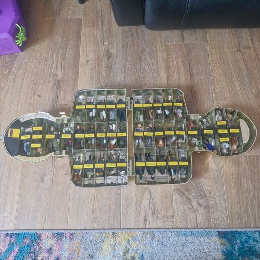 Vintage Star Wars- 42 Loose Complete Figs plus C-3P0 Case