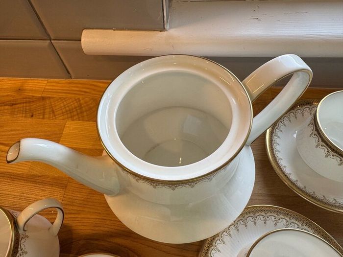 Paragon china Ltd Athena complete tea-set