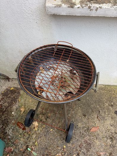 Free charcoal barbecue