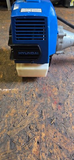 Long hedge trimmer Hyundai