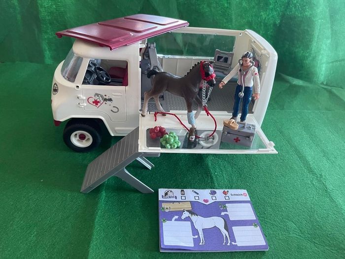 Schleich Horse Club Mobile Vet Van 42370