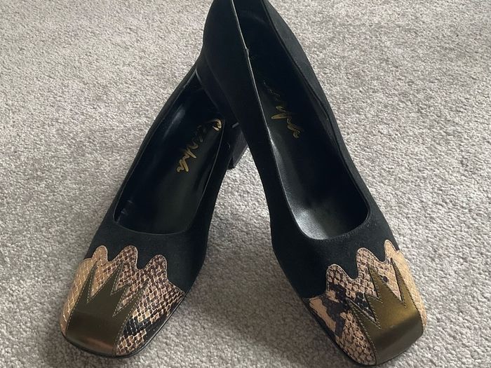 Stunning black suede and metallic bronze pumps with python like by Spanish designer Paco Herrero.