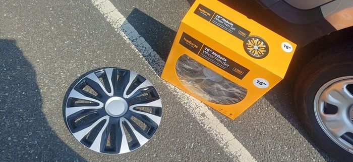 wheel trim 16