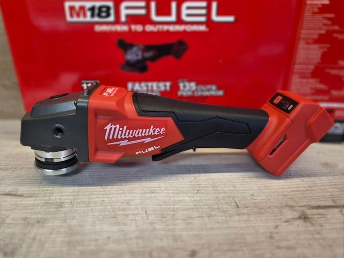 Milwaukee 115/125mm 18V Grinder