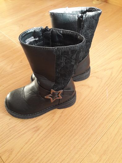 Girls black boots size 7