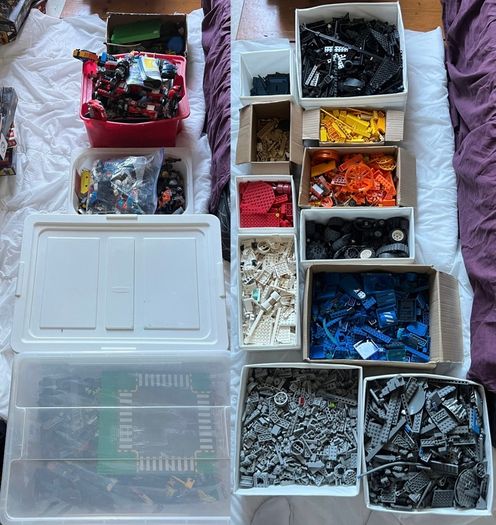 Large Selection of LEGO sets in pieces with boxes