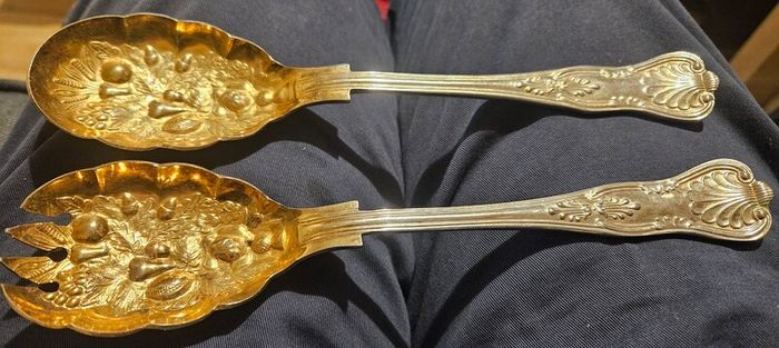 Range of Collectable Silver Plate Epns and Ceramic Items