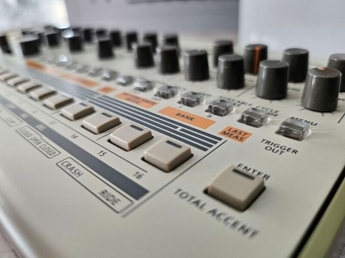 Roland TR-09 Rhythm Composer