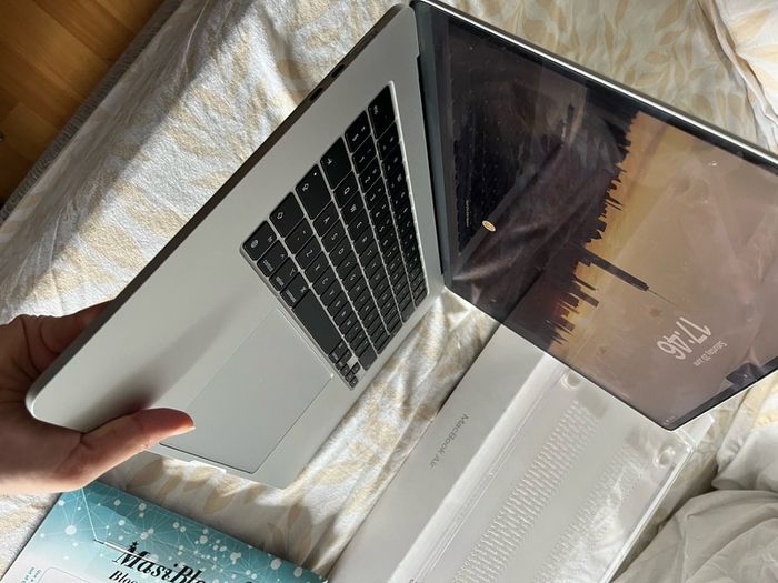 MacBook Air 15" M3 (2024) 16GB RAM 512GB SSD Like New, Warranty