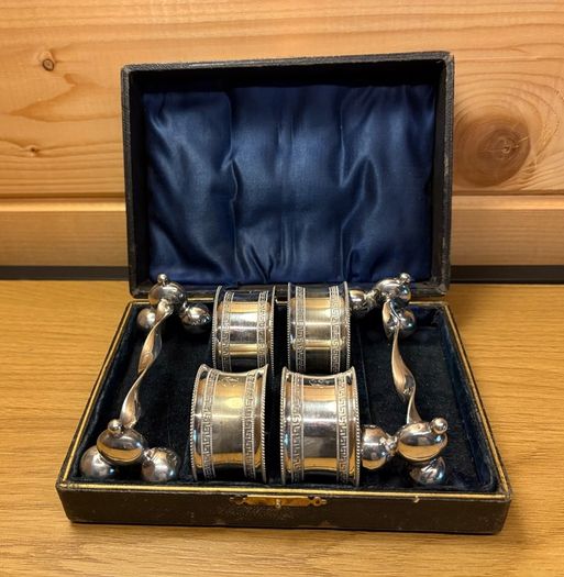Antique Cased EPNS Silver Plate Napkin Rings & Knife Rests Set