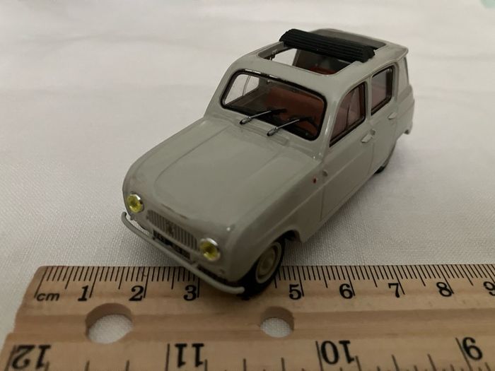 Norev, Renault 4L. Excellent condition. Open roof, no rear side windows.