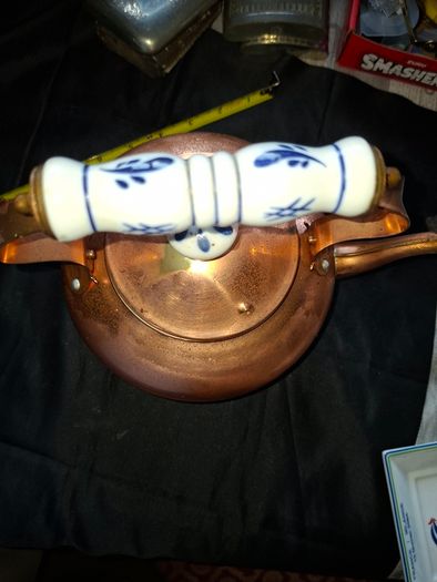 Copper Kettle features a white Porcelain Handle and matching lid knob, Postage Available or Collection