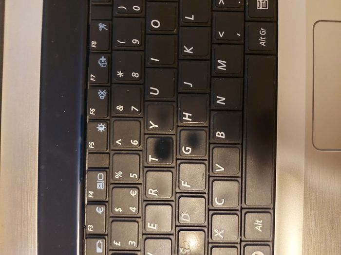 Samsung 15.6 laptop, Model NP-R530, Red, Windows 10, Pentium Dual Core CPU T4400, 2.2GHZ, 2GB Ram, 300GB HDD, Microsoft Edge, Chrome, etc