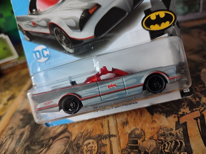 TV Series Batmobile Silver ! Batman TV Series ! 2017 ! Hot Wheels ! Mattel !
