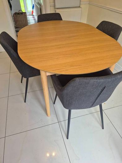 Table & 6 Chairs