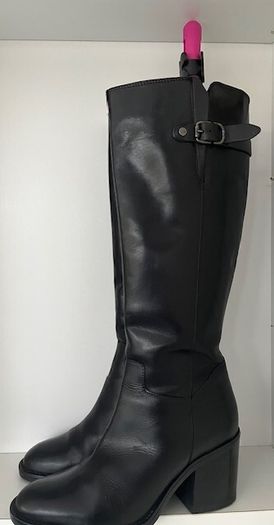 Clarks Black Leather Boots Knee High.  Ladies Size Uk 6.5  / Eu 40  In excellent lightly used Condition.