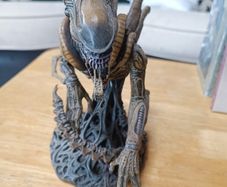 Aliens Warrior mini statue