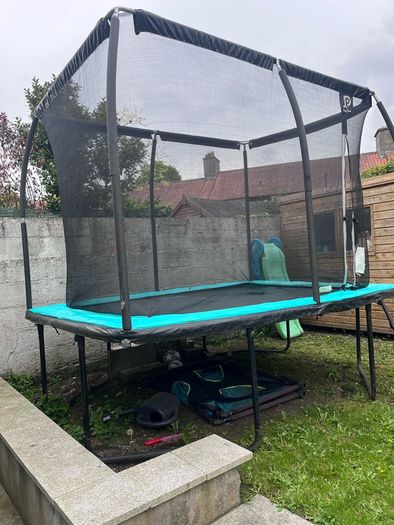 trampoline 10 x 7.5ft