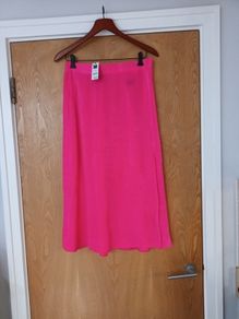 Dunnes  Stores Pink Split Skirt.   S. M- 12.  B.N.W.T.