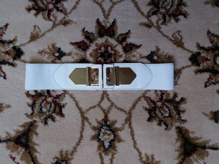 Ladies belt white and metal stretchy rubber belt