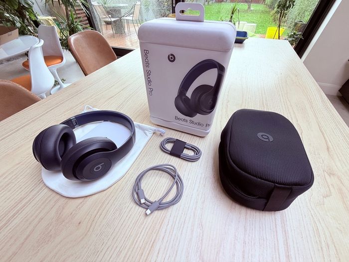 Beats Studio Pro Wireless Headphones Navy Brand New Apple Replacement