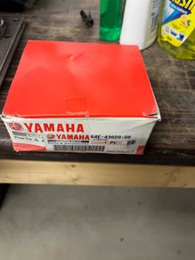 Yamaha trim piston